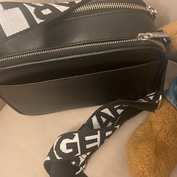 Karl Lagerfeld crossbody bag. - Picture 4 of 8